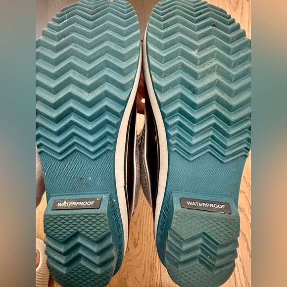 Sorel Tivoli size 7.5 Gray and Black Winter Boots - Picture 9 of 10